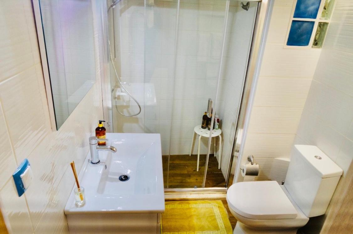 Piraeus Blue Grand Suite di Giorgio 10 mins from the port. Esterno foto