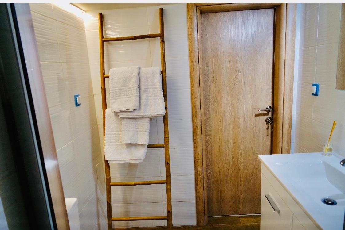 Piraeus Blue Grand Suite di Giorgio 10 mins from the port. Esterno foto